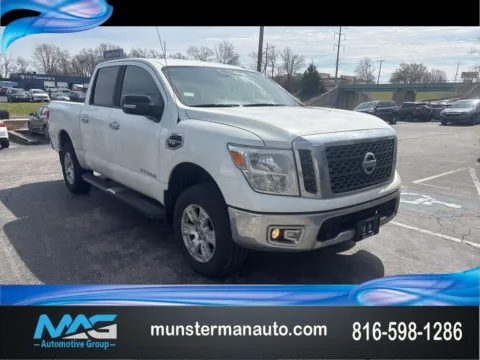 White 2017 Nissan Titan SV for sale in Blue Springs, MO