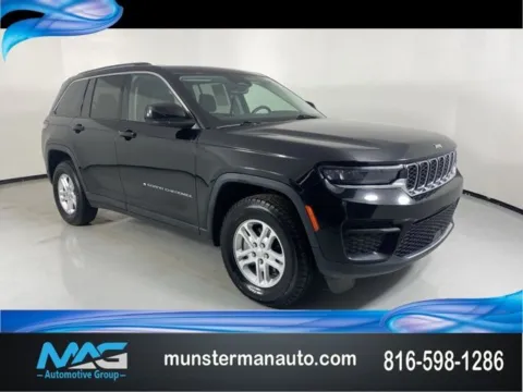 Black 2024 Jeep Grand Cherokee Laredo for sale in Blue Springs, MO