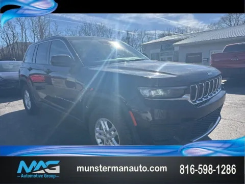 Black 2024 Jeep Grand Cherokee Laredo for sale in Blue Springs, MO