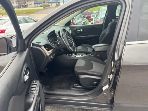 More photos of 2014 Jeep Cherokee Latitude at MAG Auto - Munsterman Automotive Group, MO