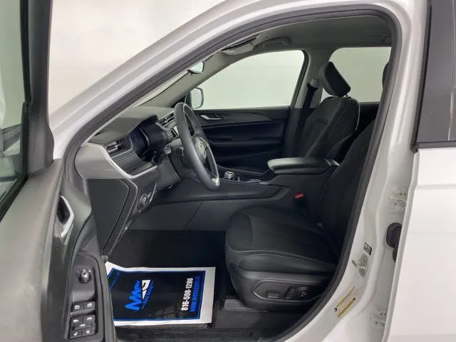 Jeep Grand Cherokee photo 13