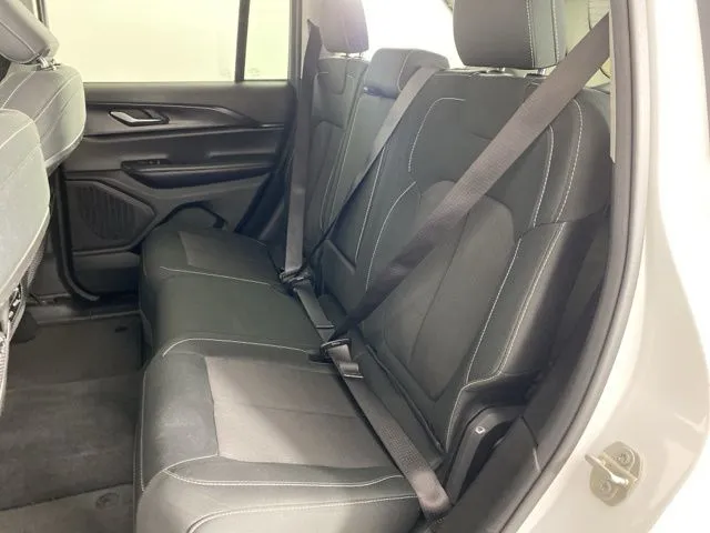 Jeep Grand Cherokee photo 40