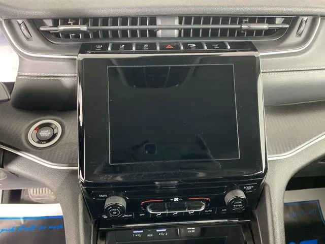 Jeep Grand Cherokee photo 17