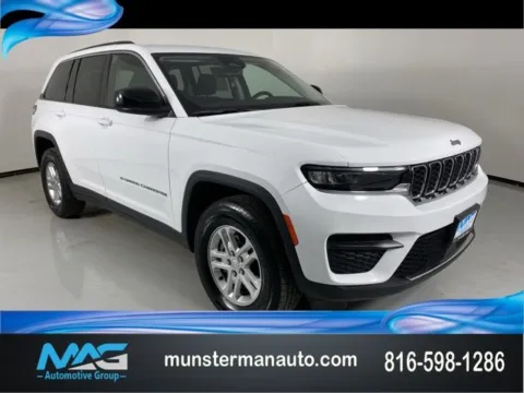 White 2024 Jeep Grand Cherokee Laredo for sale in Blue Springs, MO