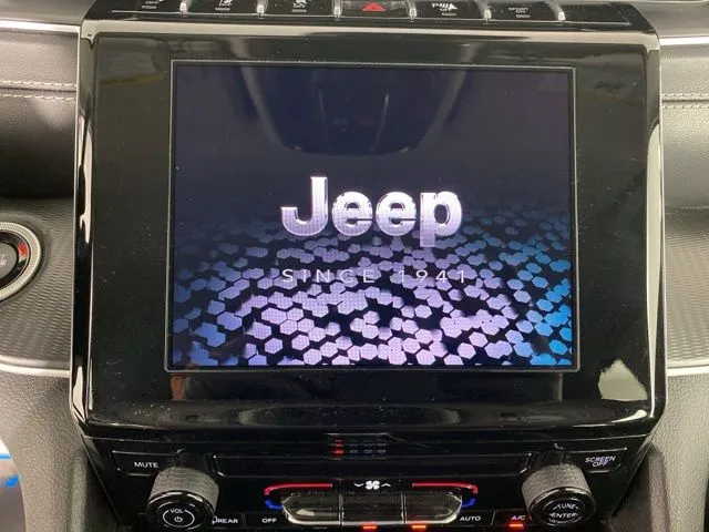 Jeep Grand Cherokee photo 18