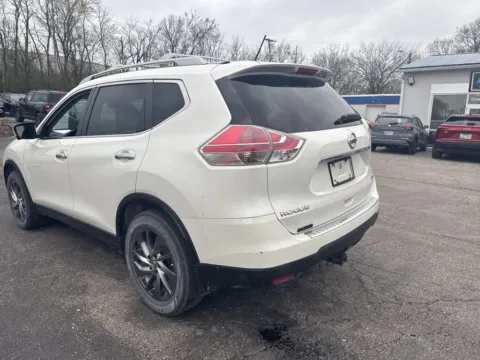 More photos of 2015 Nissan Rogue SL at MAG Auto - Munsterman Automotive Group, MO
