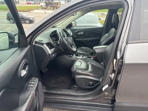 More photos of 2016 Jeep Cherokee Trailhawk at MAG Auto - Munsterman Automotive Group, MO