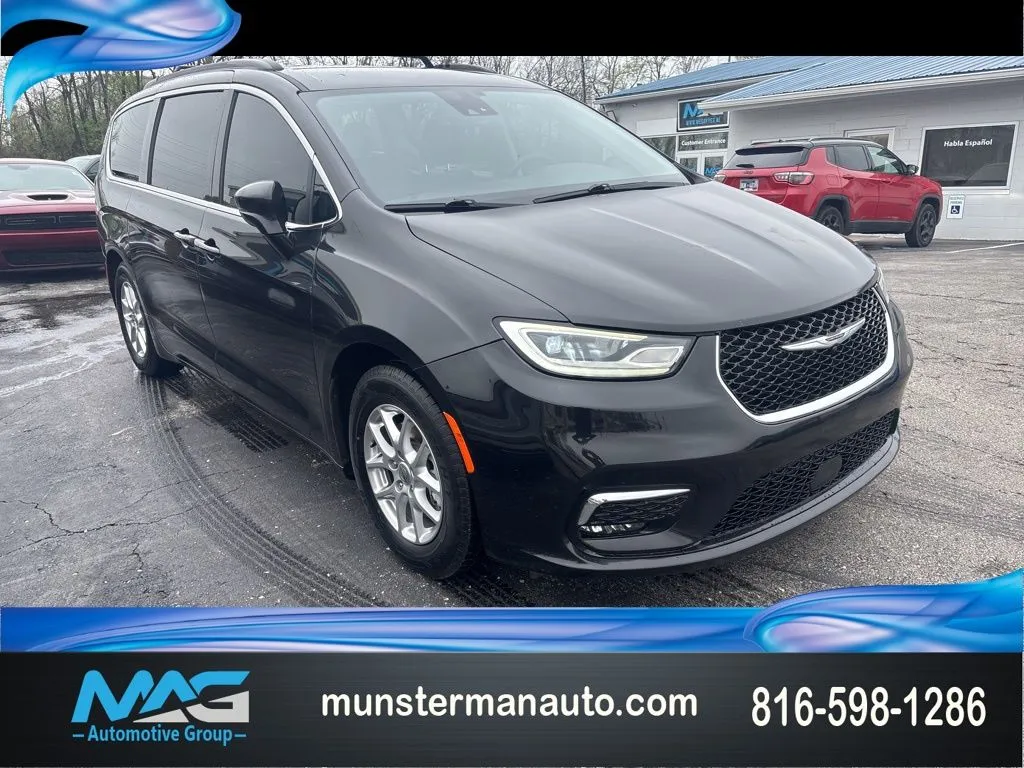 Black 2022 Chrysler Pacifica Touring L for sale in Blue Springs, MO