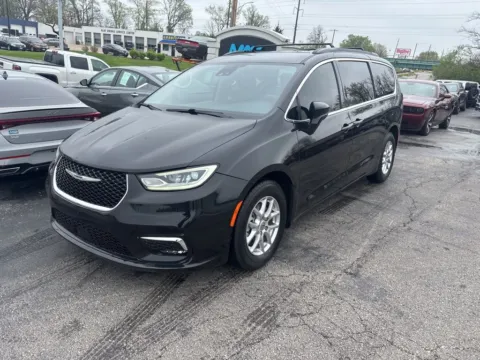 Photos of 2022 Chrysler Pacifica Touring L for sale in Blue Springs, MO at MAG Auto - Munsterman Automotive Group