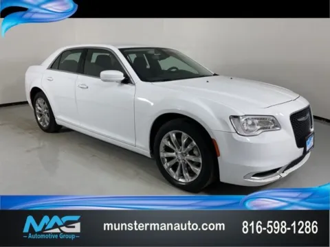 White 2023 Chrysler 300 Touring for sale in Blue Springs, MO