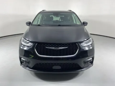 Photos of 2022 Chrysler Pacifica Touring L for sale in Blue Springs, MO at MAG Auto - Munsterman Automotive Group