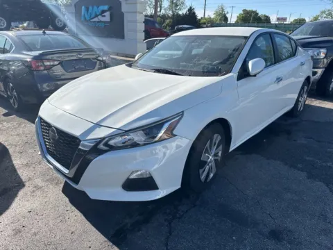 Photos of 2020 Nissan Altima 2.5 S for sale in Blue Springs, MO at MAG Auto - Munsterman Automotive Group
