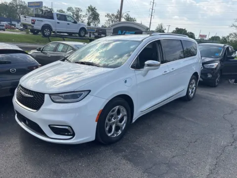 Photos of 2021 Chrysler Pacifica Hybrid Limited for sale in Blue Springs, MO at MAG Auto - Munsterman Automotive Group