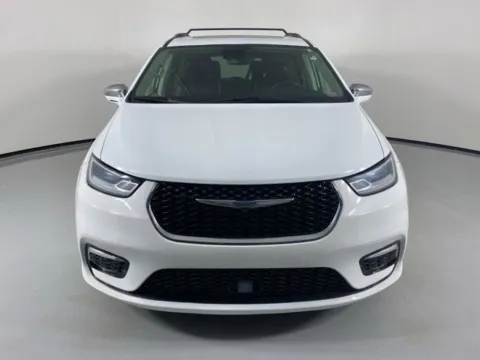 Photos of 2021 Chrysler Pacifica Hybrid Limited for sale in Blue Springs, MO at MAG Auto - Munsterman Automotive Group