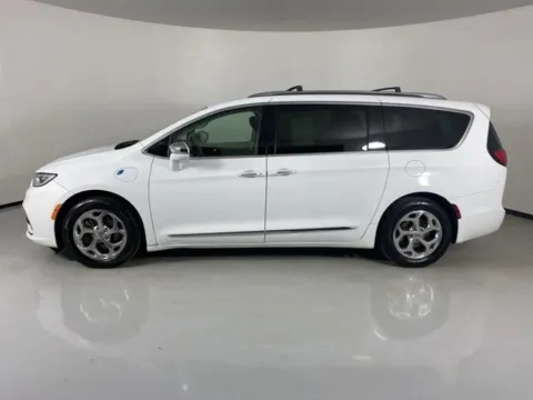 More photos of 2021 Chrysler Pacifica Hybrid Limited at MAG Auto - Munsterman Automotive Group, MO