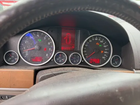 More photos of 2010 Volkswagen Touareg VR6 FSI at MAG Auto - Munsterman Automotive Group, MO