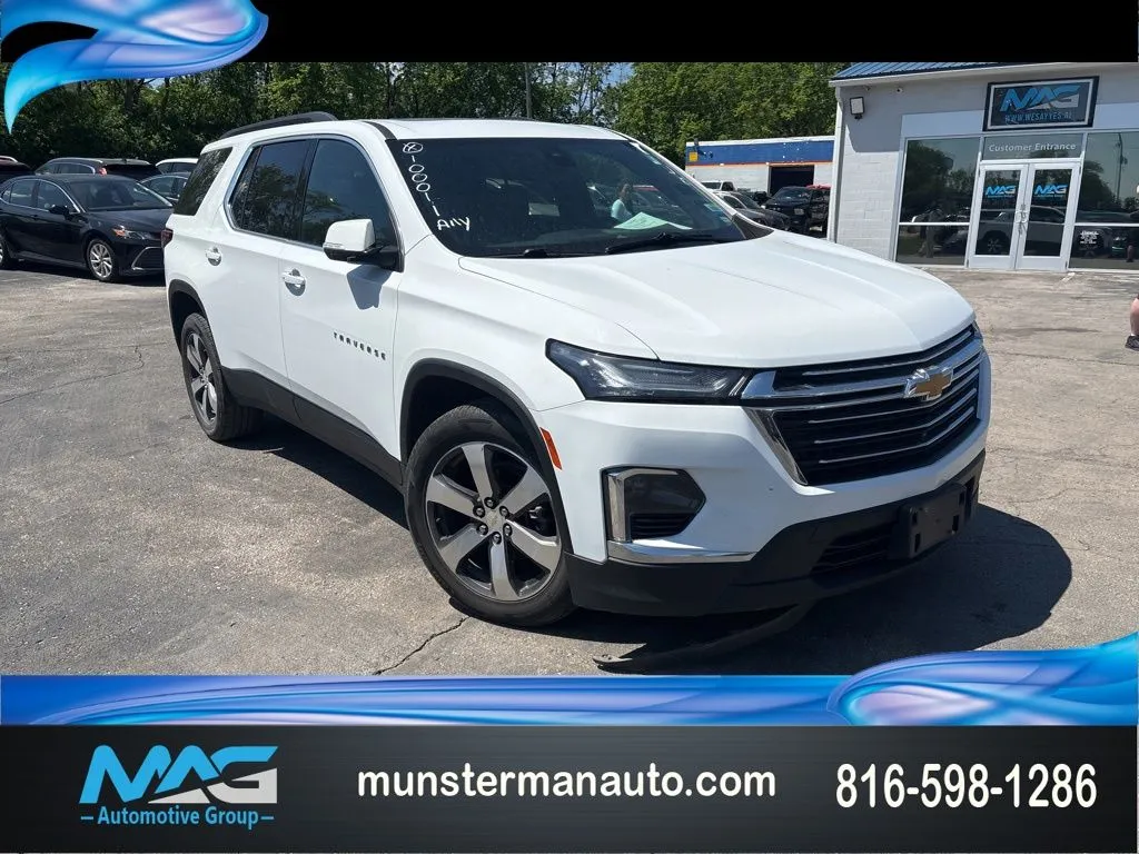 White 2022 Chevrolet Traverse LT Leather for sale in Blue Springs, MO