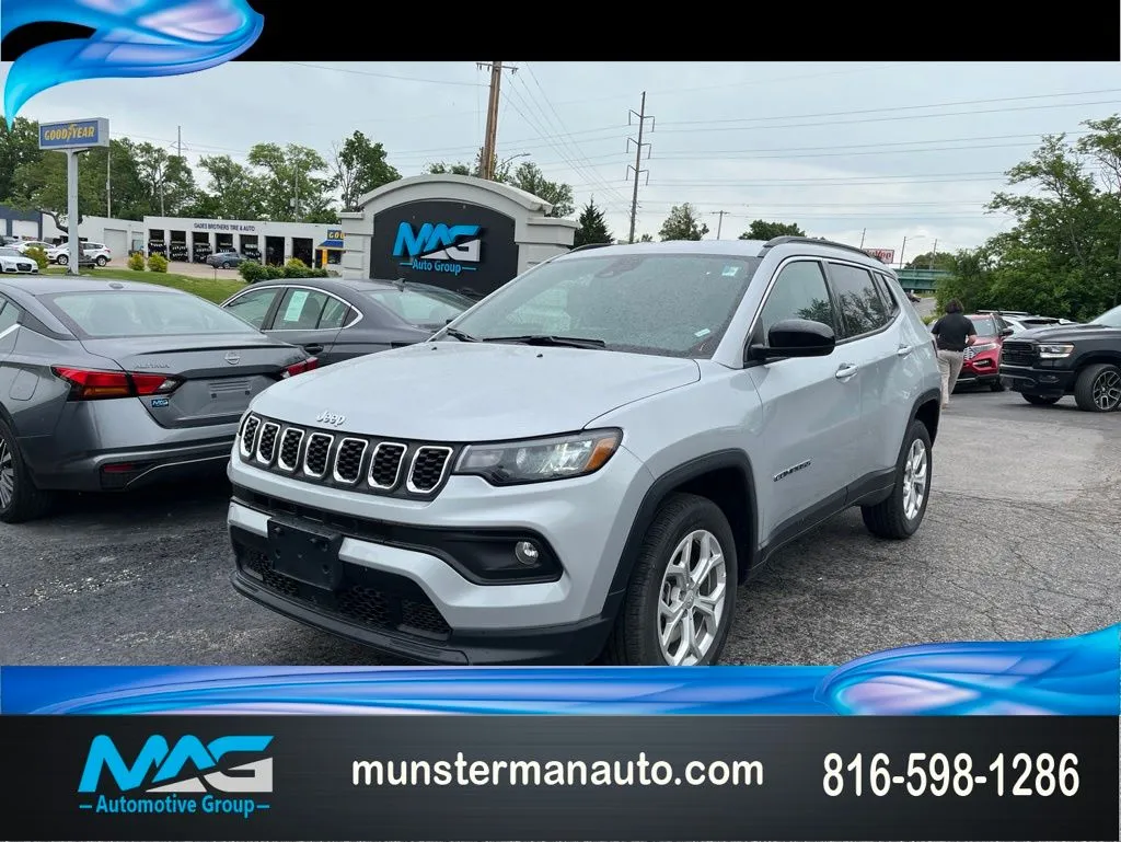 Silver 2024 Jeep Compass Latitude for sale in Blue Springs, MO