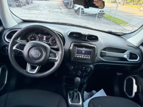 More photos of 2021 Jeep Renegade Latitude at MAG Auto - Munsterman Automotive Group, MO