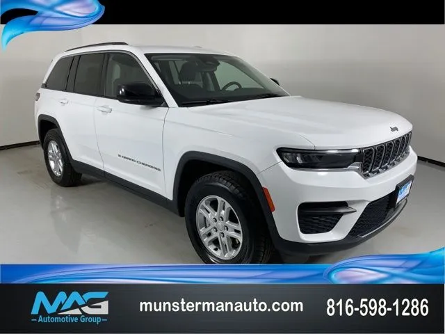 White 2024 Jeep Grand Cherokee Laredo for sale in Blue Springs, MO