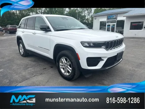 White 2024 Jeep Grand Cherokee Laredo for sale in Blue Springs, MO