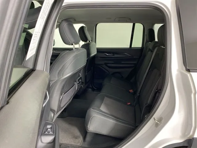 Jeep Grand Cherokee photo 37