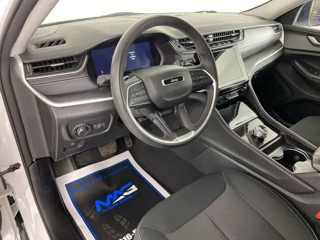 Jeep Grand Cherokee photo 12