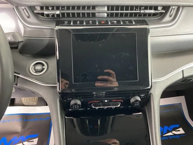 Jeep Grand Cherokee photo 18