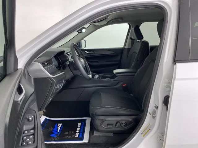 Jeep Grand Cherokee photo 13