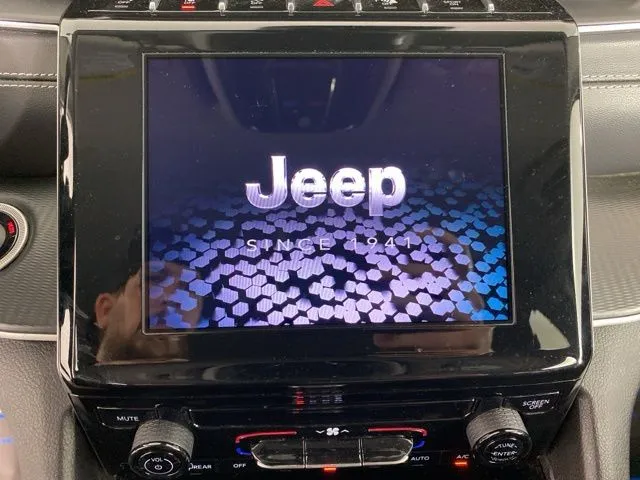 Jeep Grand Cherokee photo 19