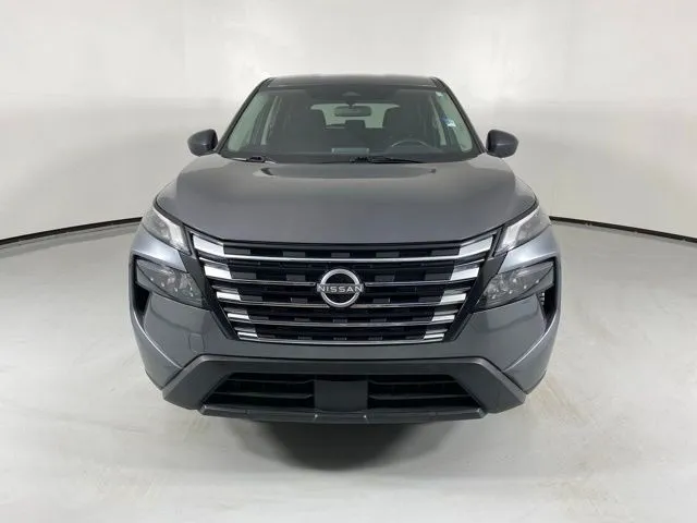 Nissan Rogue photo 2