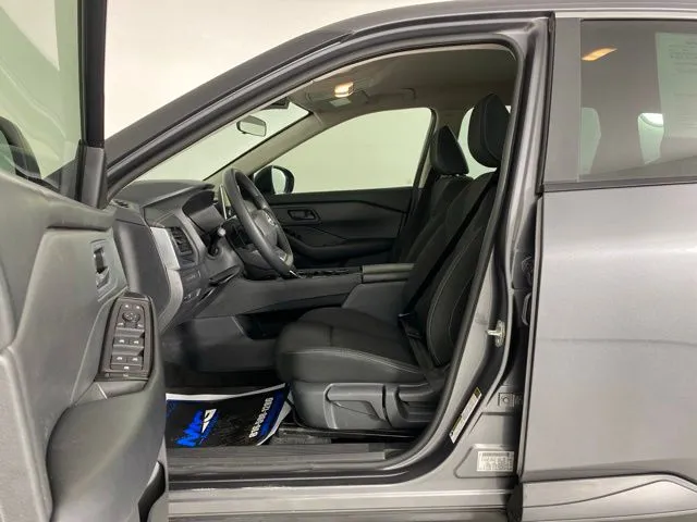 Nissan Rogue photo 13
