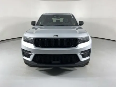 Photos of 2024 Jeep Grand Cherokee Altitude for sale in Blue Springs, MO at MAG Auto - Munsterman Automotive Group
