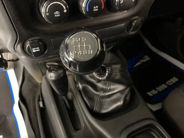 Jeep Wrangler photo 20