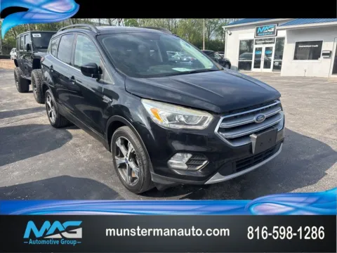 Black 2017 Ford Escape SE for sale in Blue Springs, MO