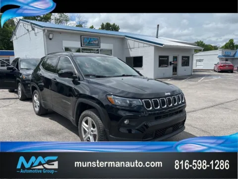 Black 2023 Jeep Compass Latitude for sale in Blue Springs, MO