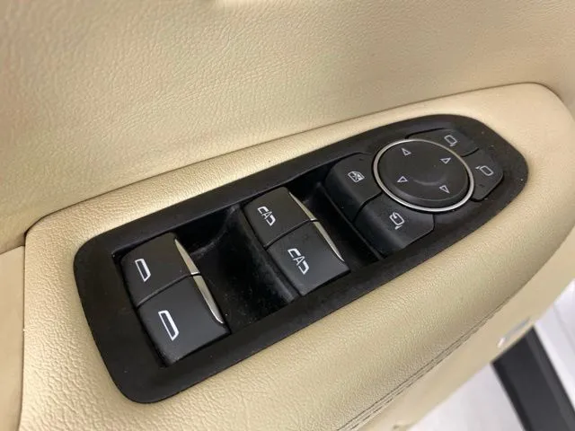 Cadillac XT5 photo 16