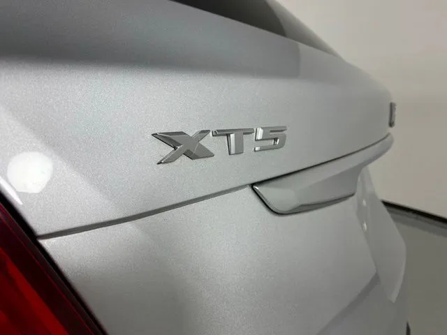 Cadillac XT5 photo 41