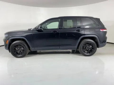 More photos of 2024 Jeep Grand Cherokee Altitude at MAG Auto - Munsterman Automotive Group, MO