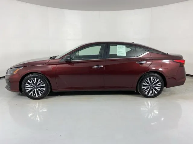 Nissan Altima photo 4