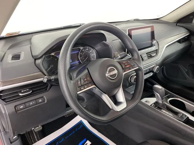 Nissan Altima photo 11