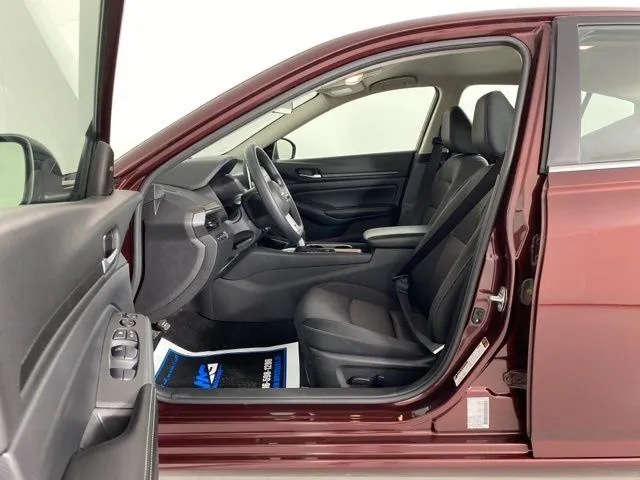 Nissan Altima photo 12