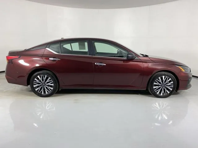 Nissan Altima photo 8