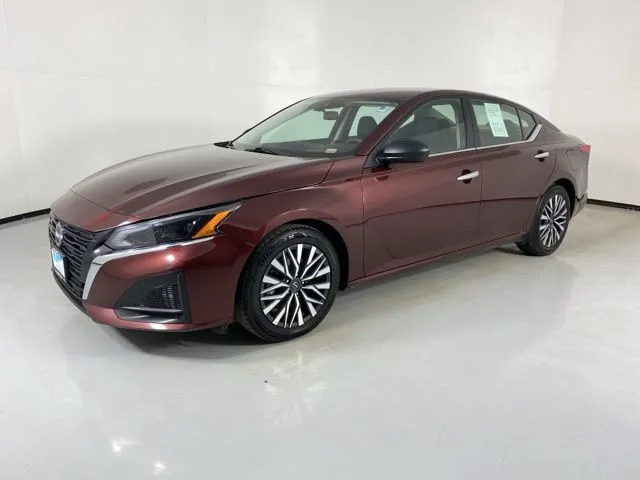 Nissan Altima photo 3