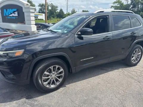 Photos of 2019 Jeep Cherokee Latitude Plus for sale in Blue Springs, MO at MAG Auto - Munsterman Automotive Group