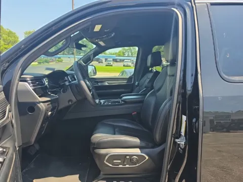 More photos of 2022 Jeep Wagoneer Series III at MAG Auto - Munsterman Automotive Group, MO