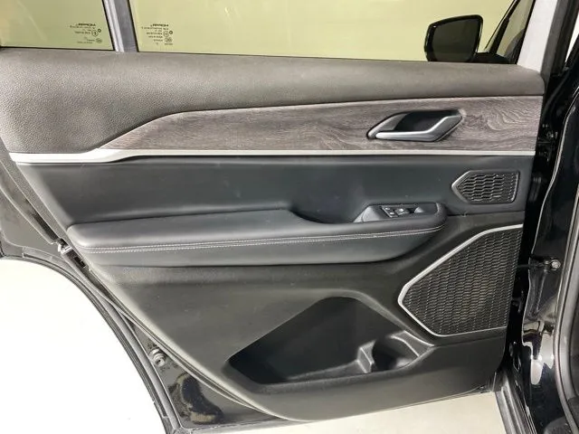 Jeep Grand Cherokee L photo 39