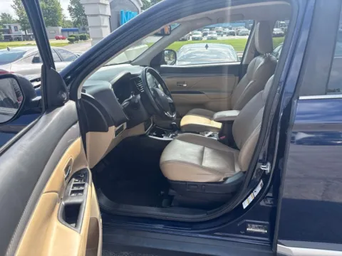 More photos of 2019 Mitsubishi Outlander SEL at MAG Auto - Munsterman Automotive Group, MO