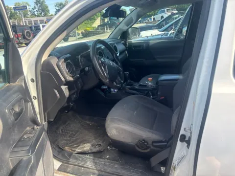 More photos of 2019 Toyota Tacoma SR at MAG Auto - Munsterman Automotive Group, MO