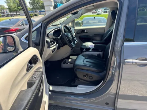 More photos of 2022 Chrysler Pacifica Touring L at MAG Auto - Munsterman Automotive Group, MO